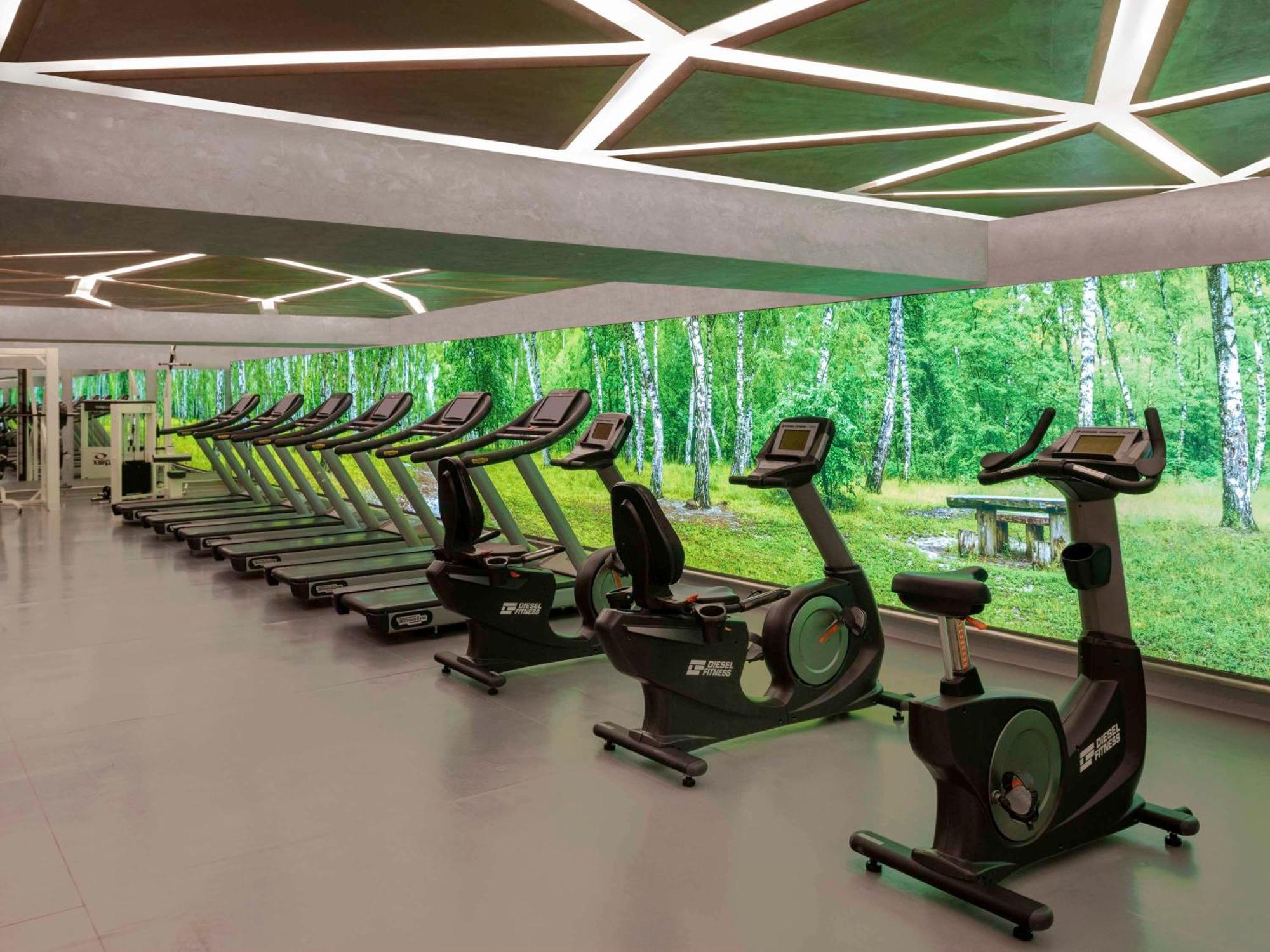 Moevenpick Hotel Istanbul Bosphorus Exterior foto The gym at the hotel