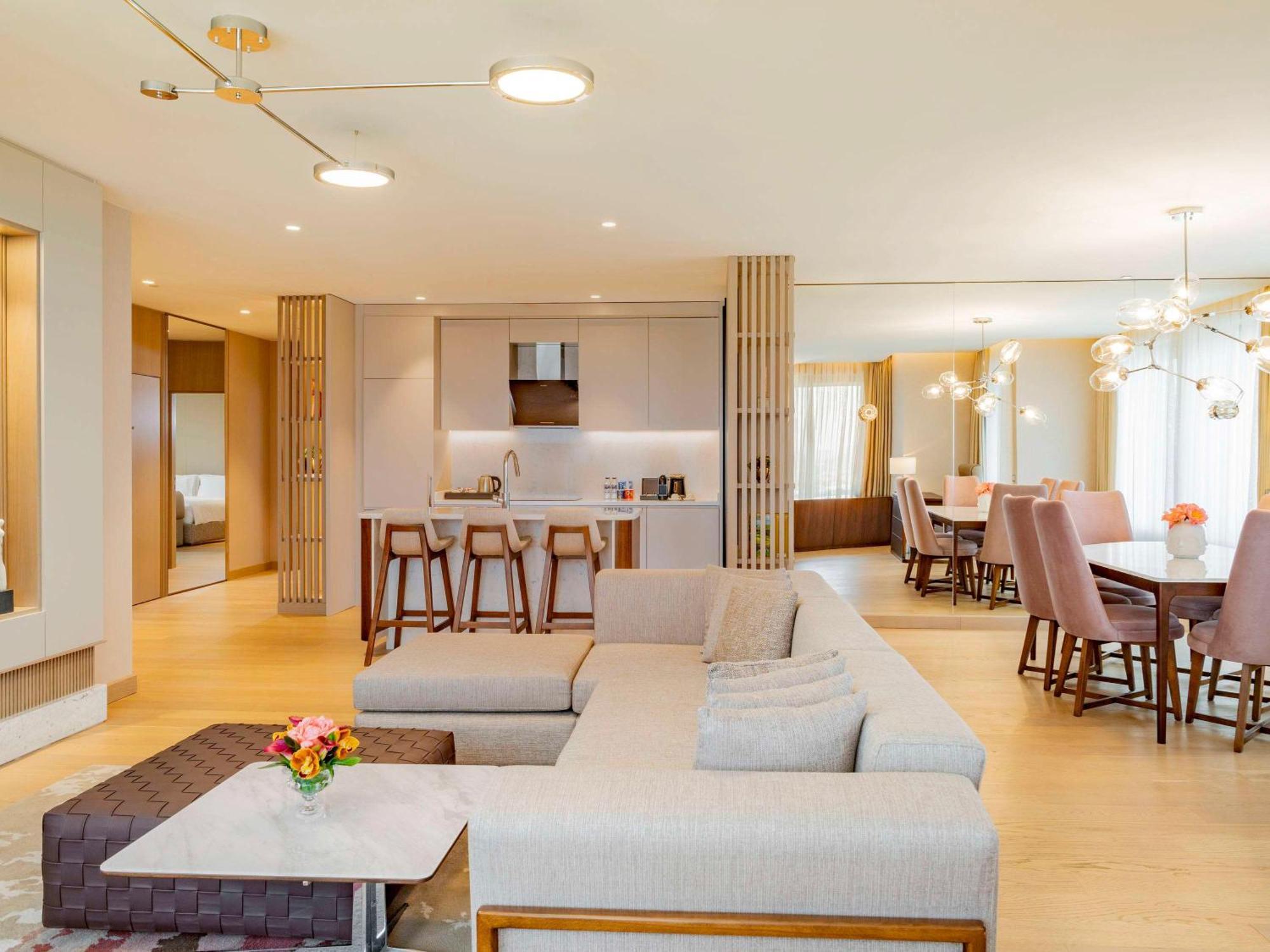 Moevenpick Hotel Istanbul Bosphorus Exterior foto A suite at the hotel