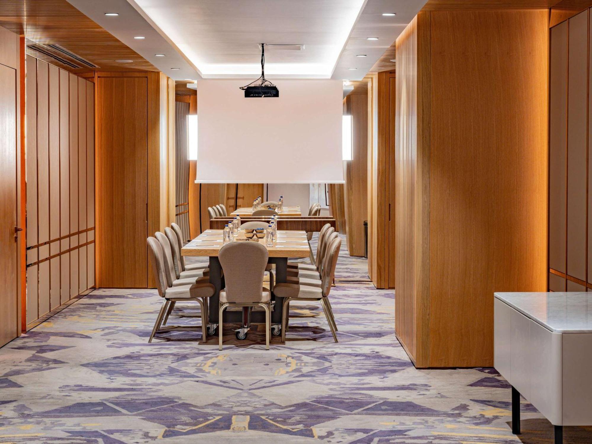Moevenpick Hotel Istanbul Bosphorus Exterior foto Meeting room